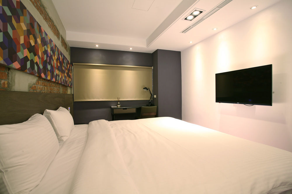 P&F Hotel Taichung Exterior photo