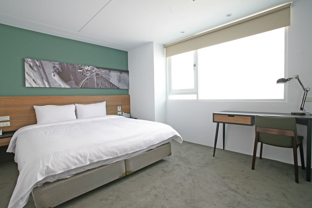 P&F Hotel Taichung Exterior photo
