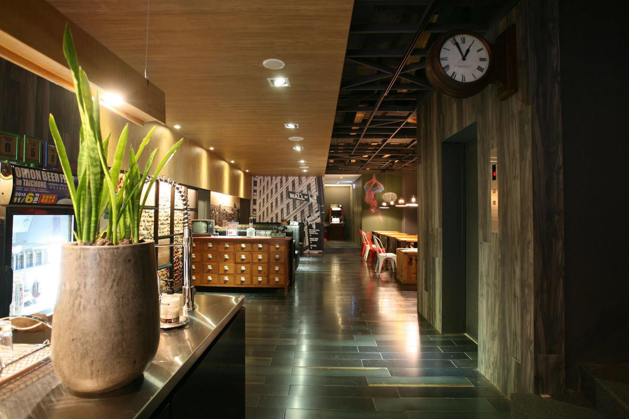 P&F Hotel Taichung Exterior photo