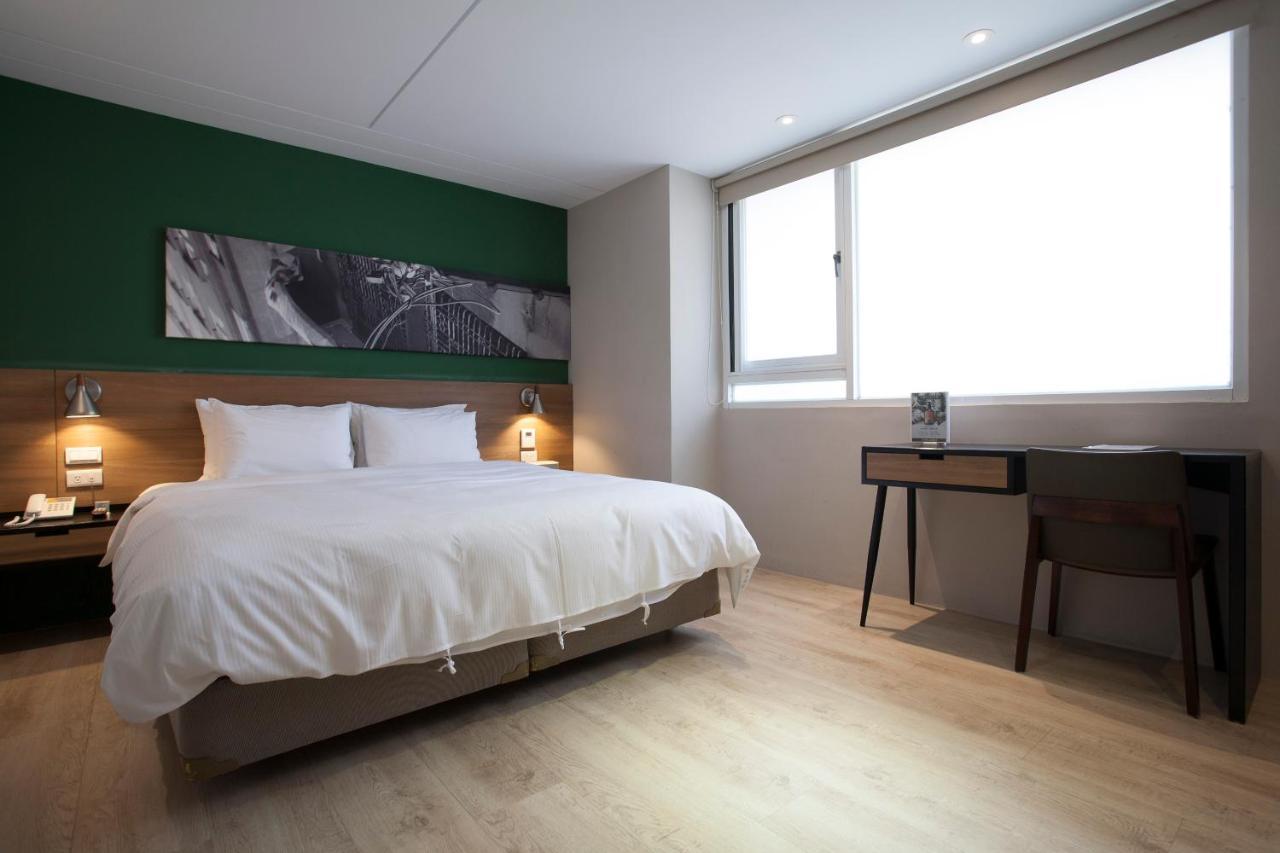 P&F Hotel Taichung Exterior photo